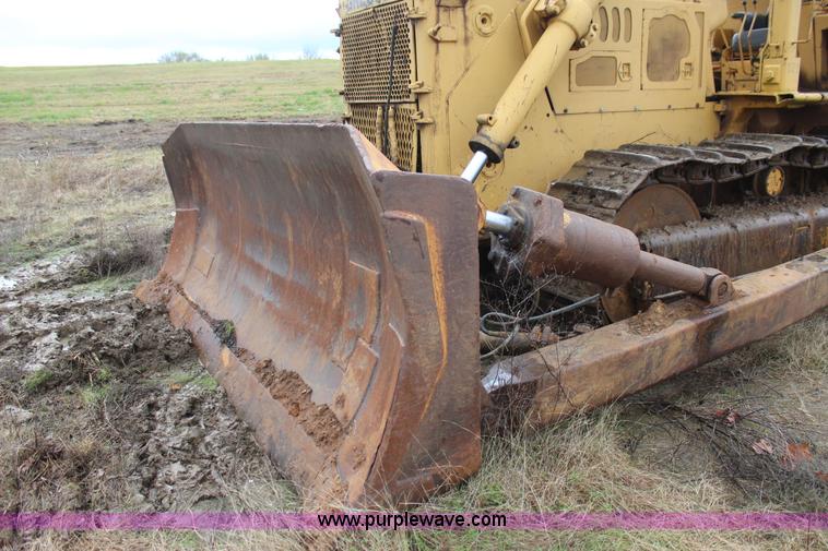 image for item J7749 1968 International TD25C dozer