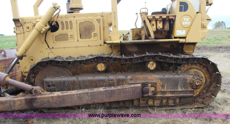 image for item J7749 1968 International TD25C dozer