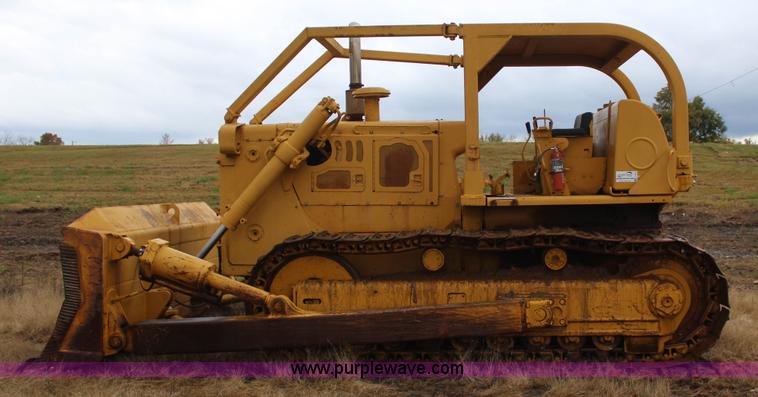 image for item J7750 1971 International TD25C dozer