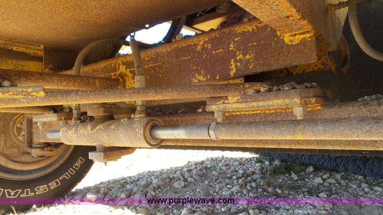 image for item J8410 Superior Broom DT80J broom