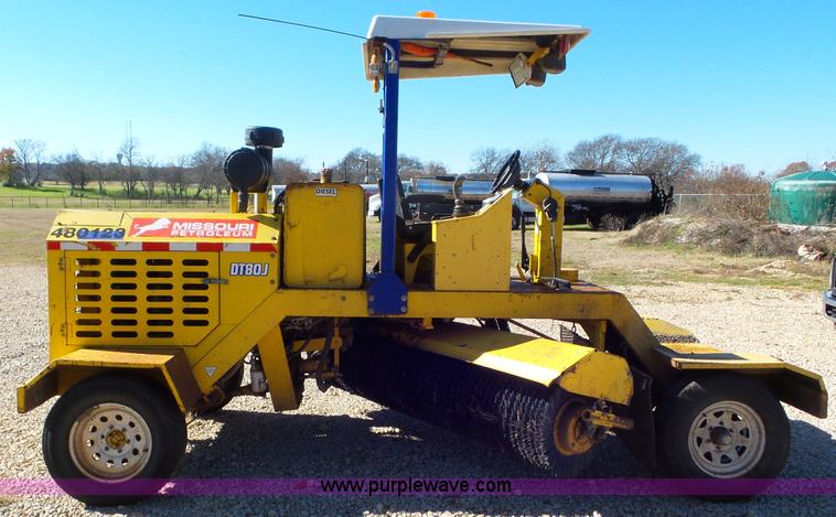 image for item J8411 Superior Broom DT80J broom