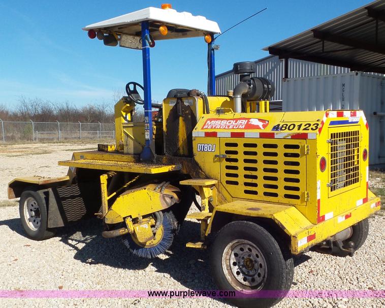 image for item J8411 Superior Broom DT80J broom