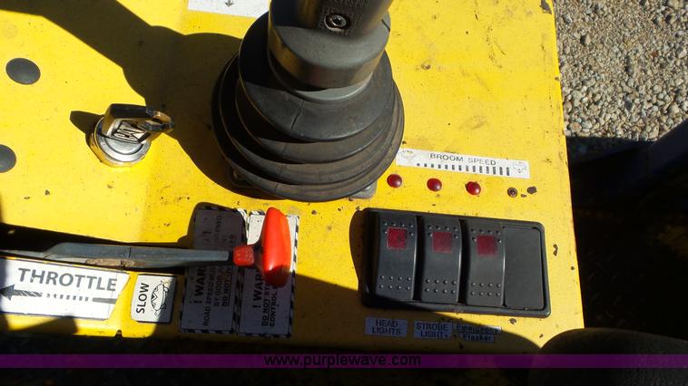 image for item J8411 Superior Broom DT80J broom