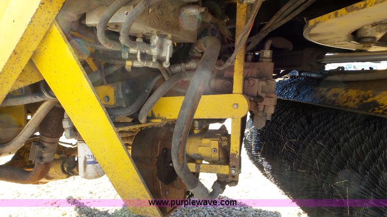 image for item J8411 Superior Broom DT80J broom