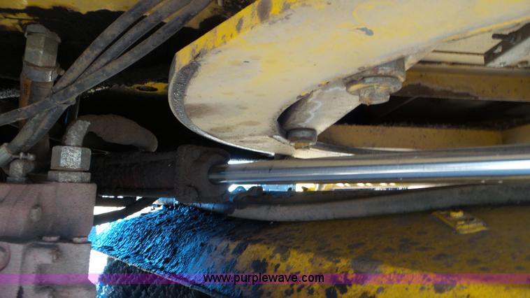 image for item J8411 Superior Broom DT80J broom