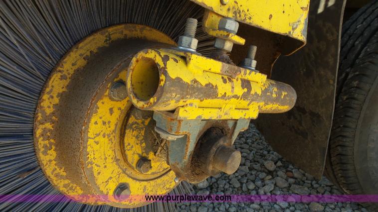 image for item J8411 Superior Broom DT80J broom