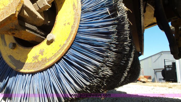 image for item J8411 Superior Broom DT80J broom