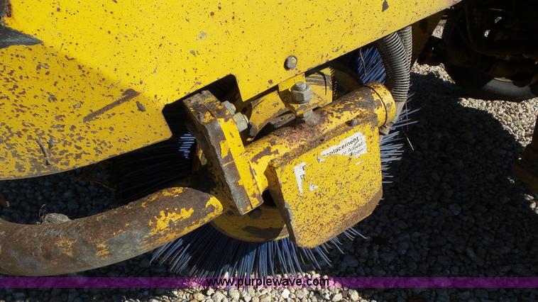 image for item J8411 Superior Broom DT80J broom