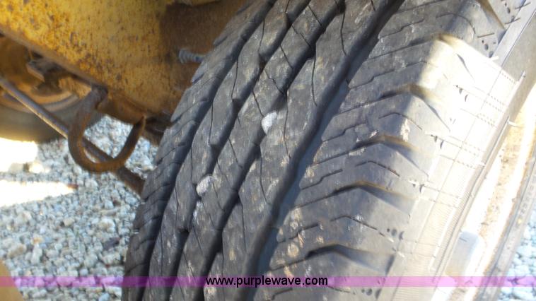 image for item J8411 Superior Broom DT80J broom