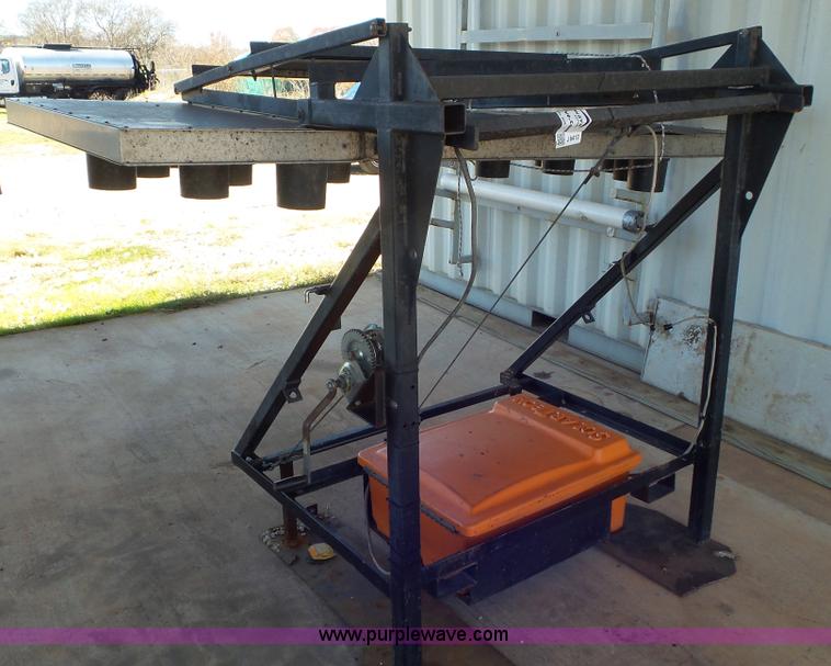 image for item J8412 2004 Solar Tech arrow board