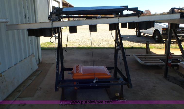 image for item J8412 2004 Solar Tech arrow board