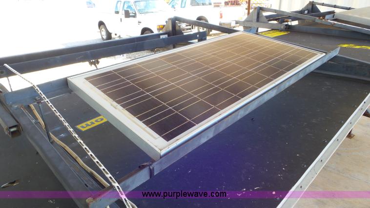 image for item J8412 2004 Solar Tech arrow board