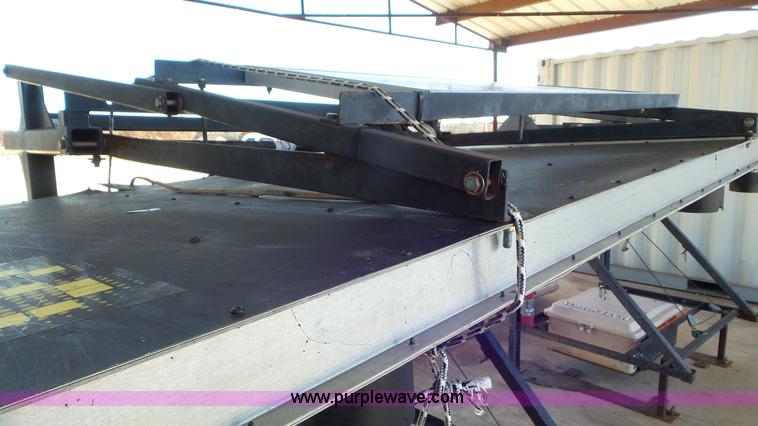 image for item J8412 2004 Solar Tech arrow board