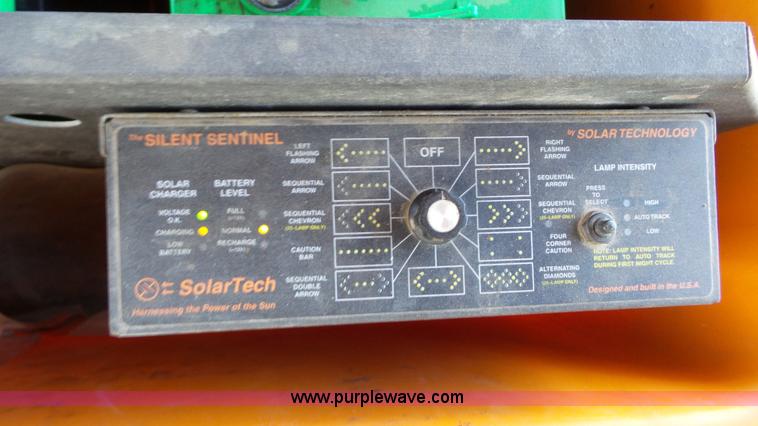 image for item J8412 2004 Solar Tech arrow board