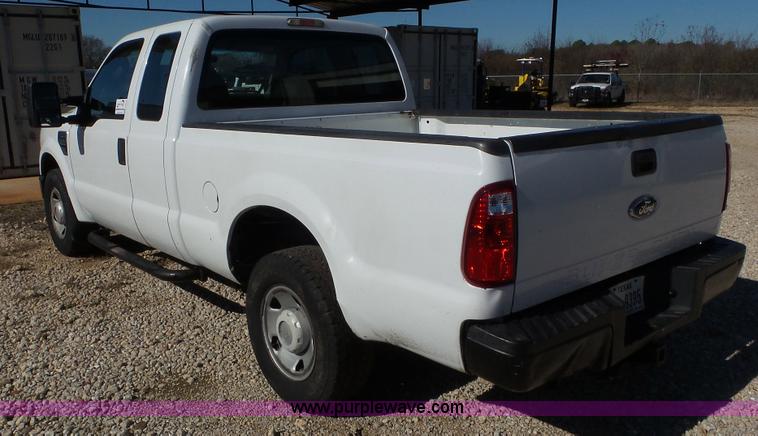 image for item J8414 2008 Ford F250 XL SuperCab pickup truck