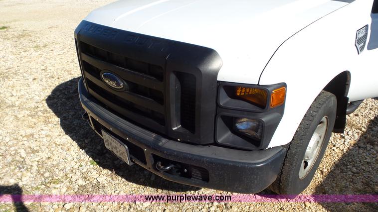 image for item J8414 2008 Ford F250 XL SuperCab pickup truck