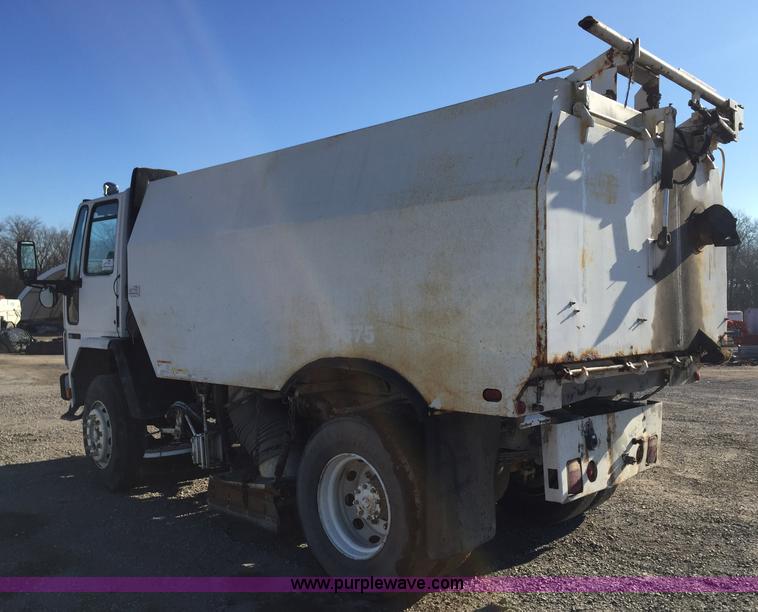 image for item J8415 1989 Ford Elgin Crosseind Series G street sweeper