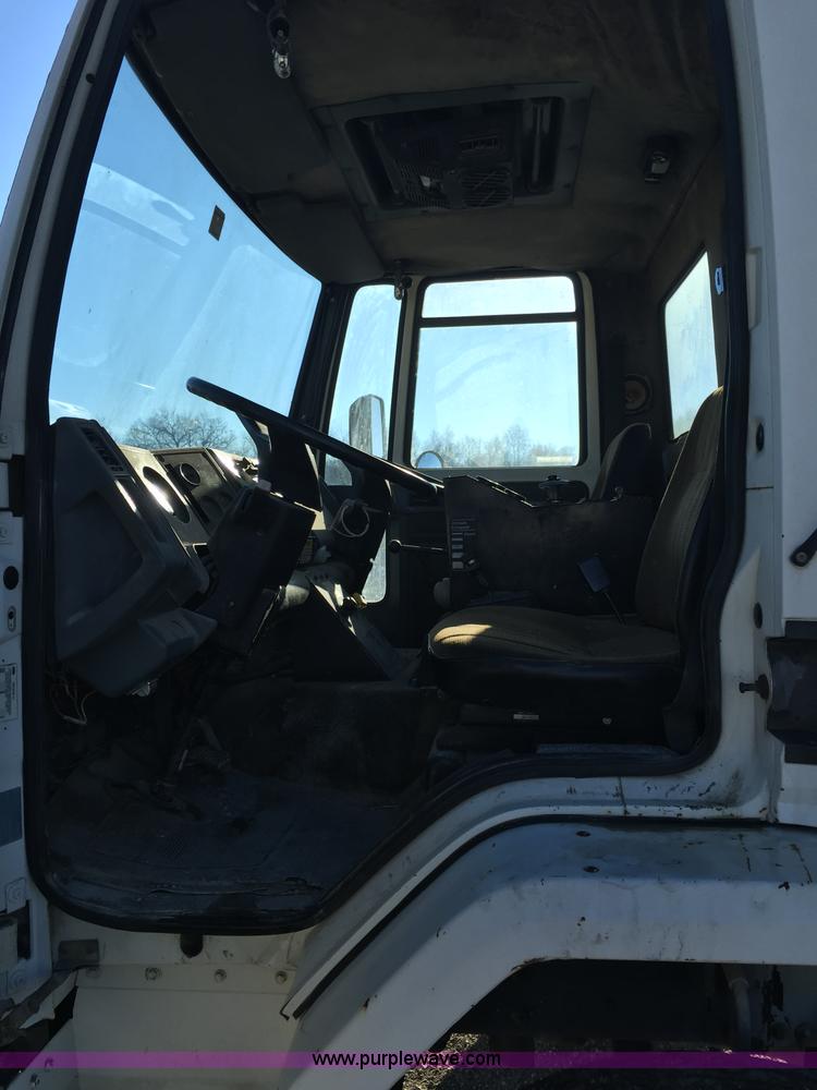 image for item J8415 1989 Ford Elgin Crosseind Series G street sweeper