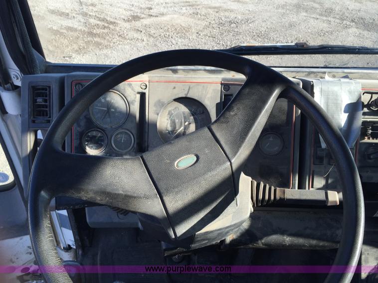 image for item J8415 1989 Ford Elgin Crosseind Series G street sweeper