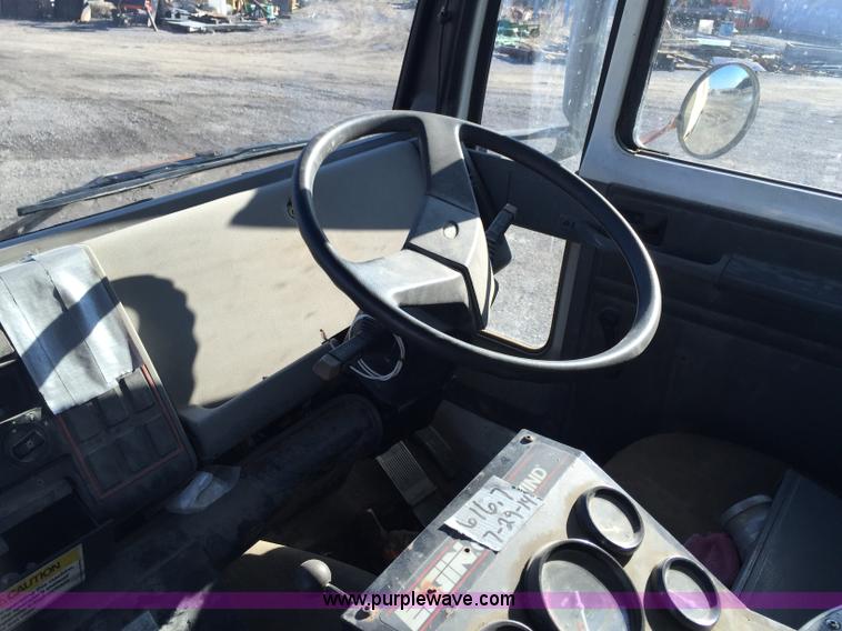 image for item J8415 1989 Ford Elgin Crosseind Series G street sweeper