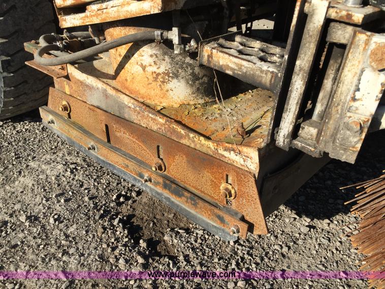 image for item J8415 1989 Ford Elgin Crosseind Series G street sweeper