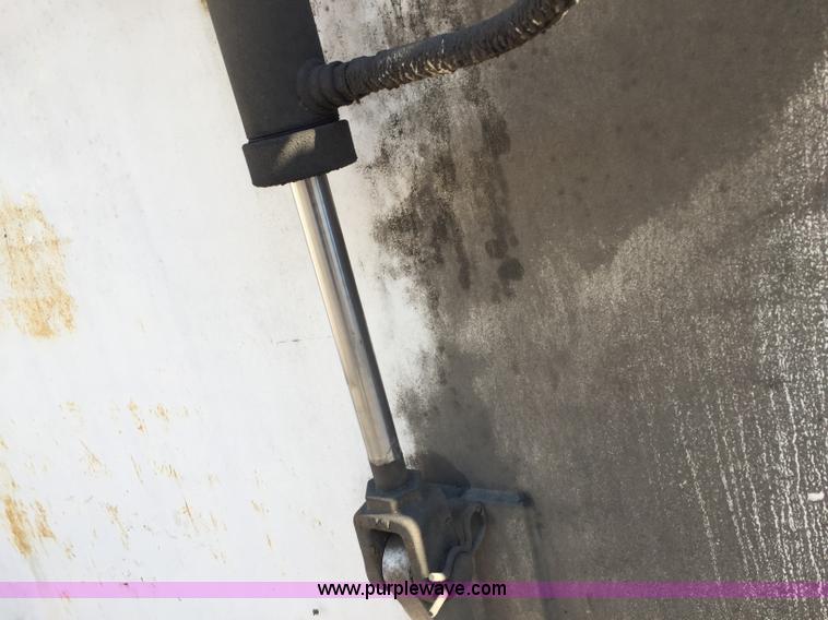 image for item J8415 1989 Ford Elgin Crosseind Series G street sweeper