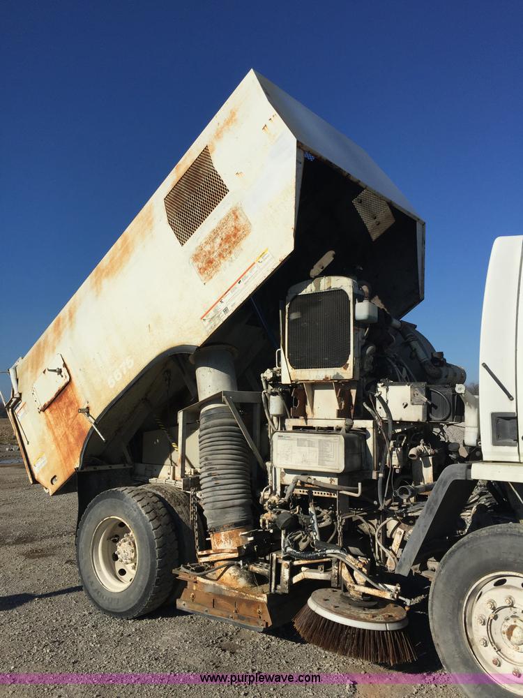 image for item J8415 1989 Ford Elgin Crosseind Series G street sweeper