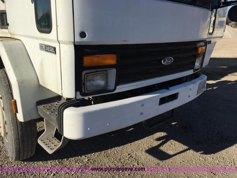 image for item J8415 1989 Ford Elgin Crosseind Series G street sweeper