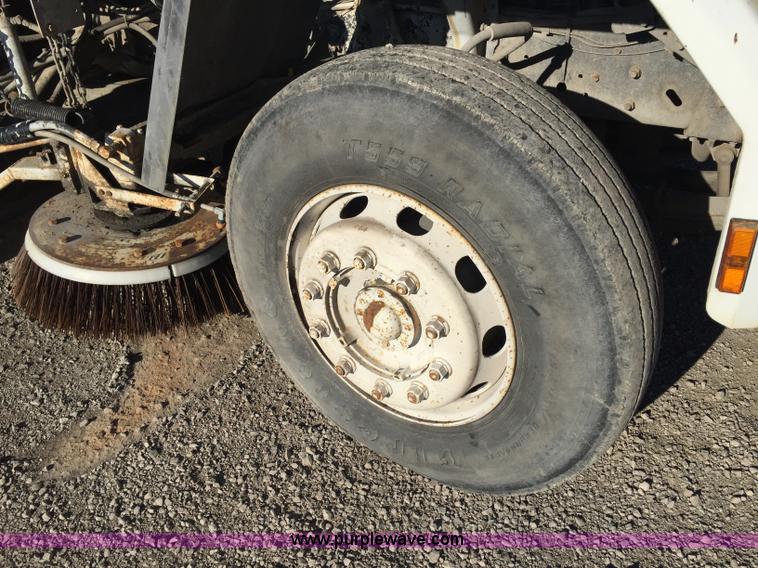 image for item J8415 1989 Ford Elgin Crosseind Series G street sweeper