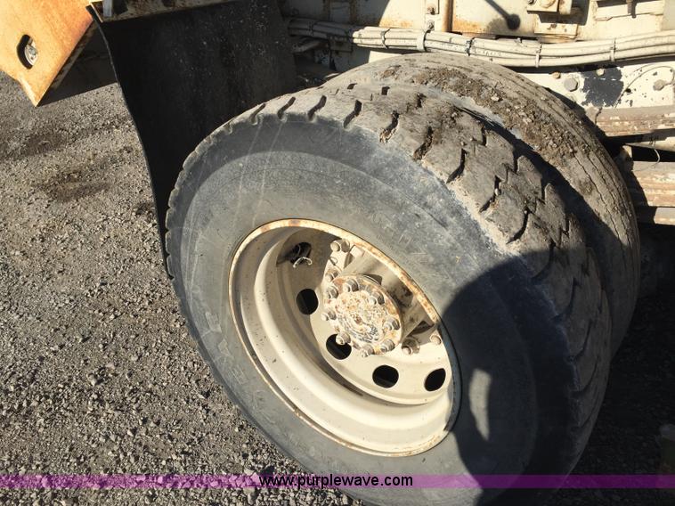 image for item J8415 1989 Ford Elgin Crosseind Series G street sweeper