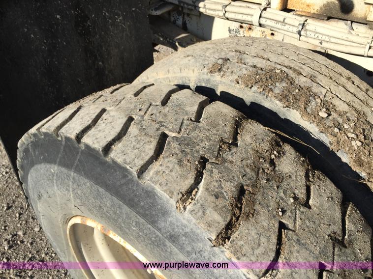 image for item J8415 1989 Ford Elgin Crosseind Series G street sweeper