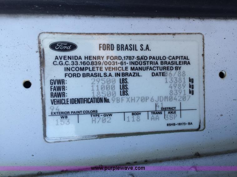 image for item J8415 1989 Ford Elgin Crosseind Series G street sweeper