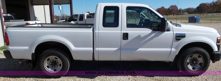 image for item J8417 2008 Ford F250 XL SuperCab pickup truck