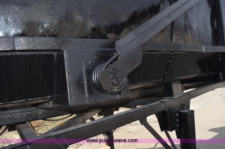 image for item J8464 1993 Mars end dump trailer