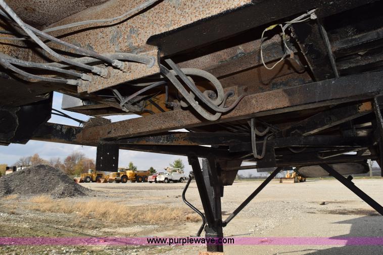 image for item J8464 1993 Mars end dump trailer