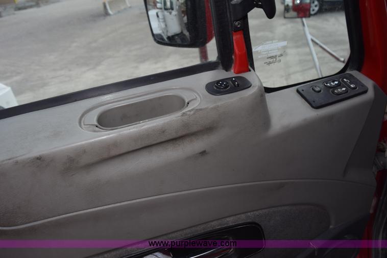 image for item J8465 2010 International ProStar semi truck