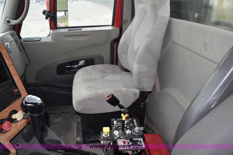 image for item J8465 2010 International ProStar semi truck