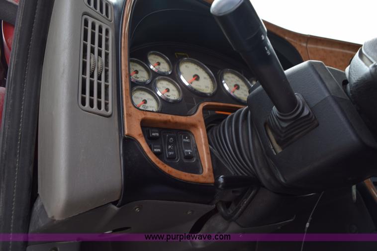 image for item J8465 2010 International ProStar semi truck