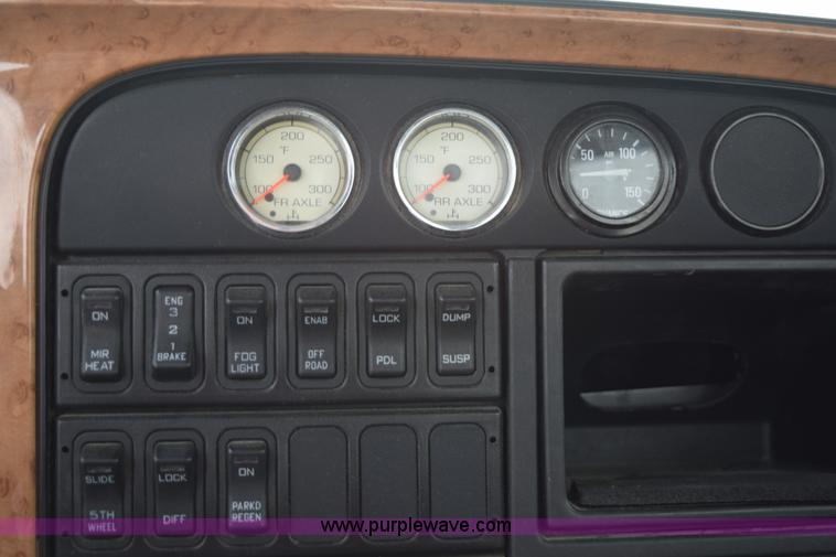 image for item J8465 2010 International ProStar semi truck