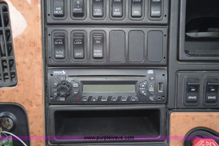 image for item J8465 2010 International ProStar semi truck