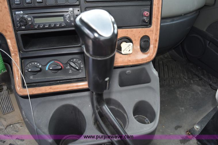 image for item J8465 2010 International ProStar semi truck