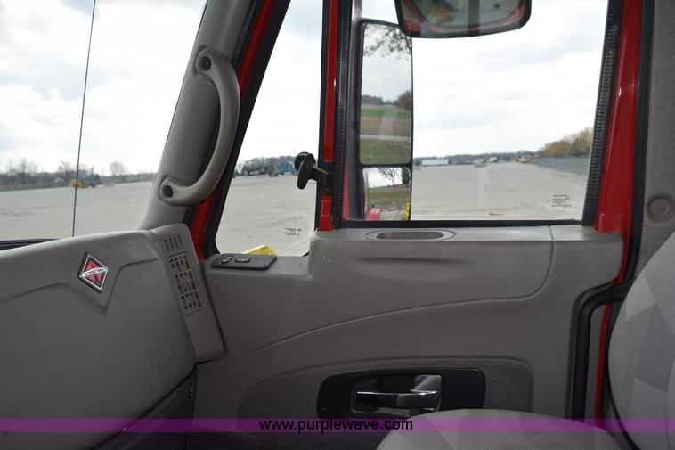 image for item J8465 2010 International ProStar semi truck