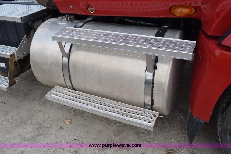 image for item J8465 2010 International ProStar semi truck