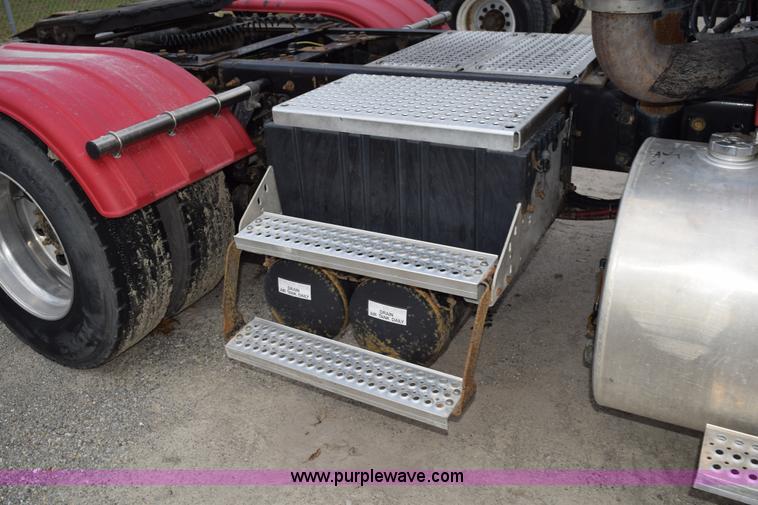 image for item J8465 2010 International ProStar semi truck