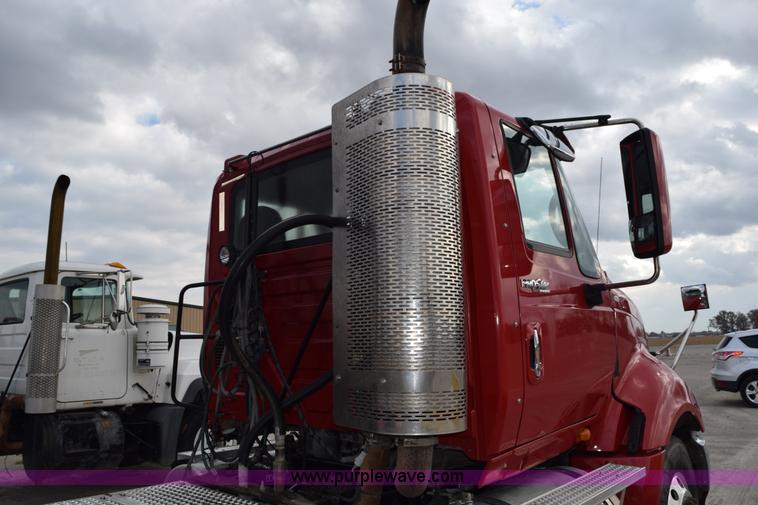 image for item J8465 2010 International ProStar semi truck