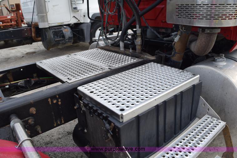 image for item J8465 2010 International ProStar semi truck