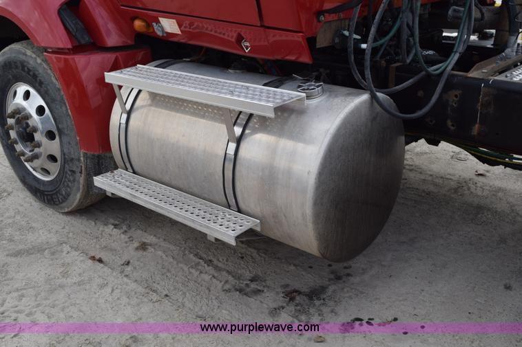 image for item J8465 2010 International ProStar semi truck