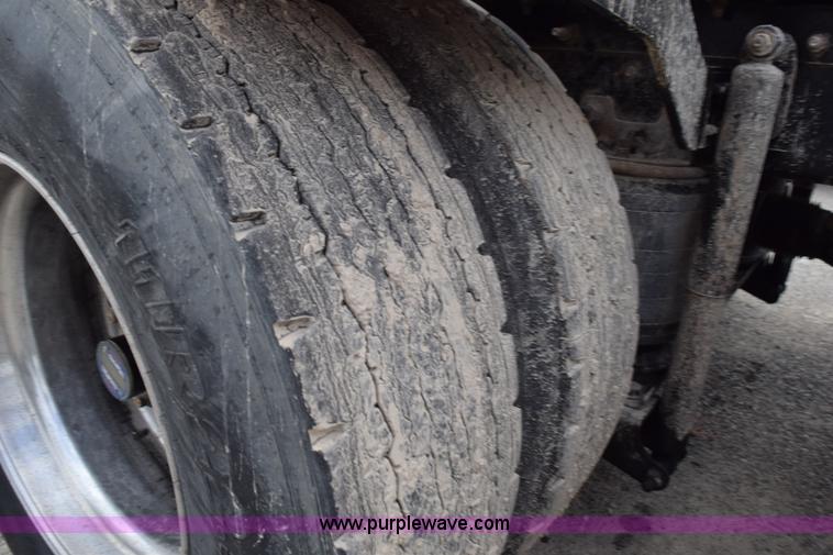 image for item J8465 2010 International ProStar semi truck