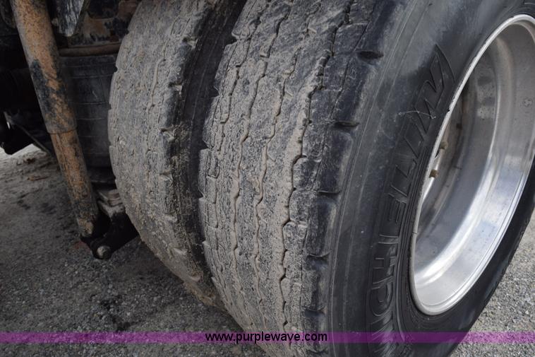 image for item J8465 2010 International ProStar semi truck