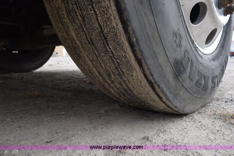 image for item J8465 2010 International ProStar semi truck